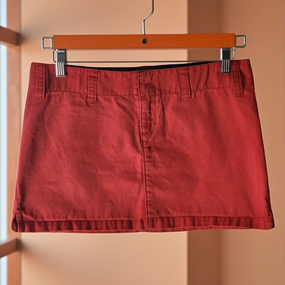 Split Red Cotton Mini Skirt | Y2K Retro Back Pocket Button Detail | Size 5 - Picture 2 of 9